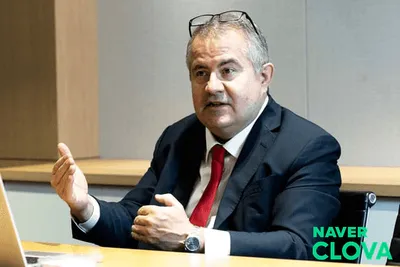 트럼프, 대담한 ‘약달러 작전’…‘개똥 경제학’이 주류 엎었다 change article